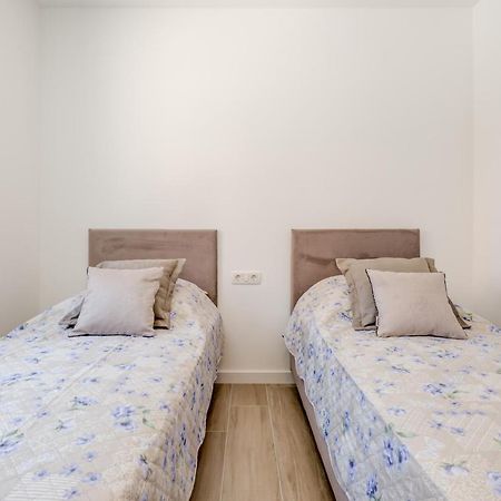 Ferienwohnung New, Private Heated Swimming Pool, Free Parking, Trogir Centar Exterior foto