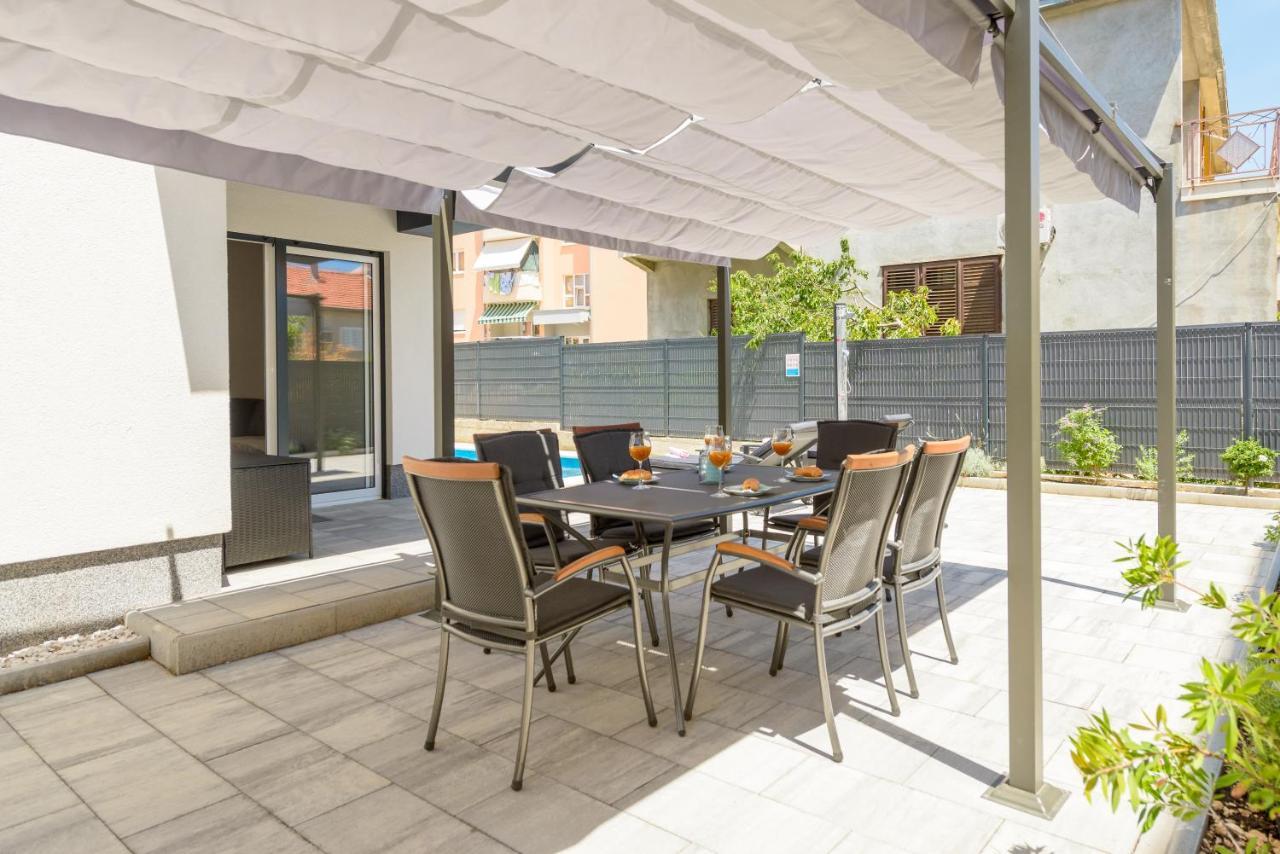 Ferienwohnung New, Private Heated Swimming Pool, Free Parking, Trogir Centar Exterior foto