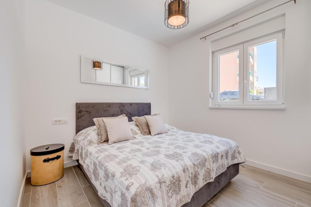 Ferienwohnung New, Private Heated Swimming Pool, Free Parking, Trogir Centar Exterior foto