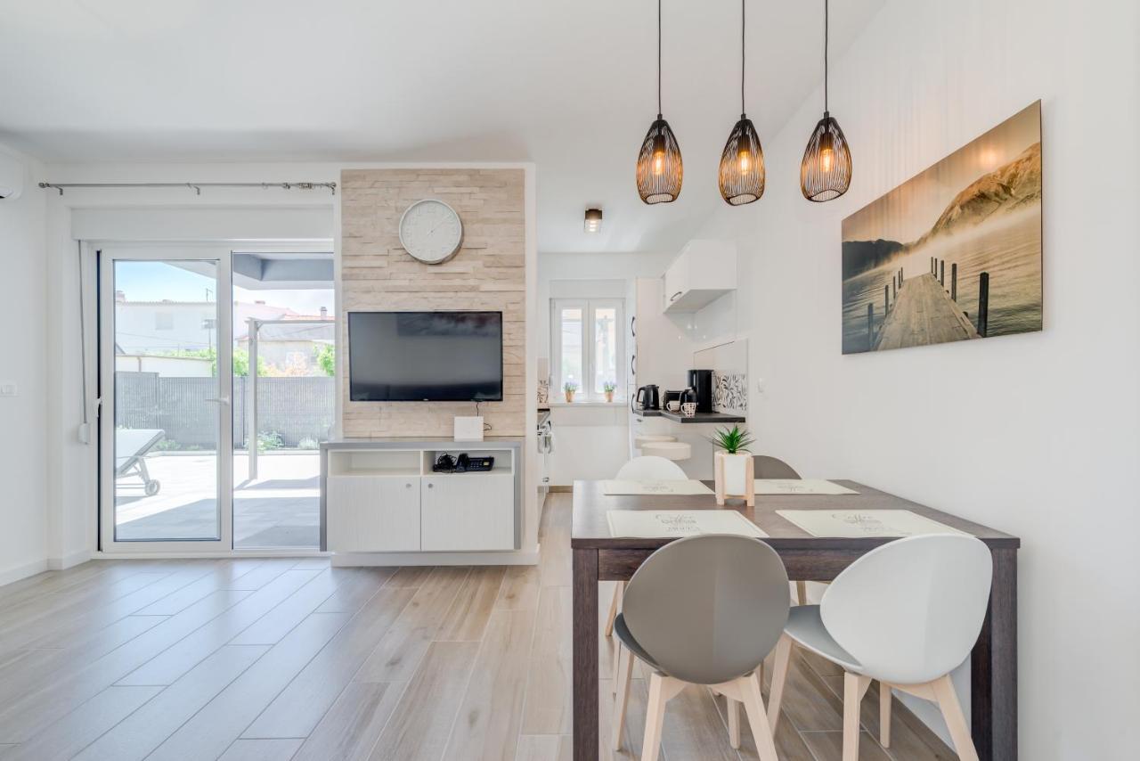 Ferienwohnung New, Private Heated Swimming Pool, Free Parking, Trogir Centar Exterior foto