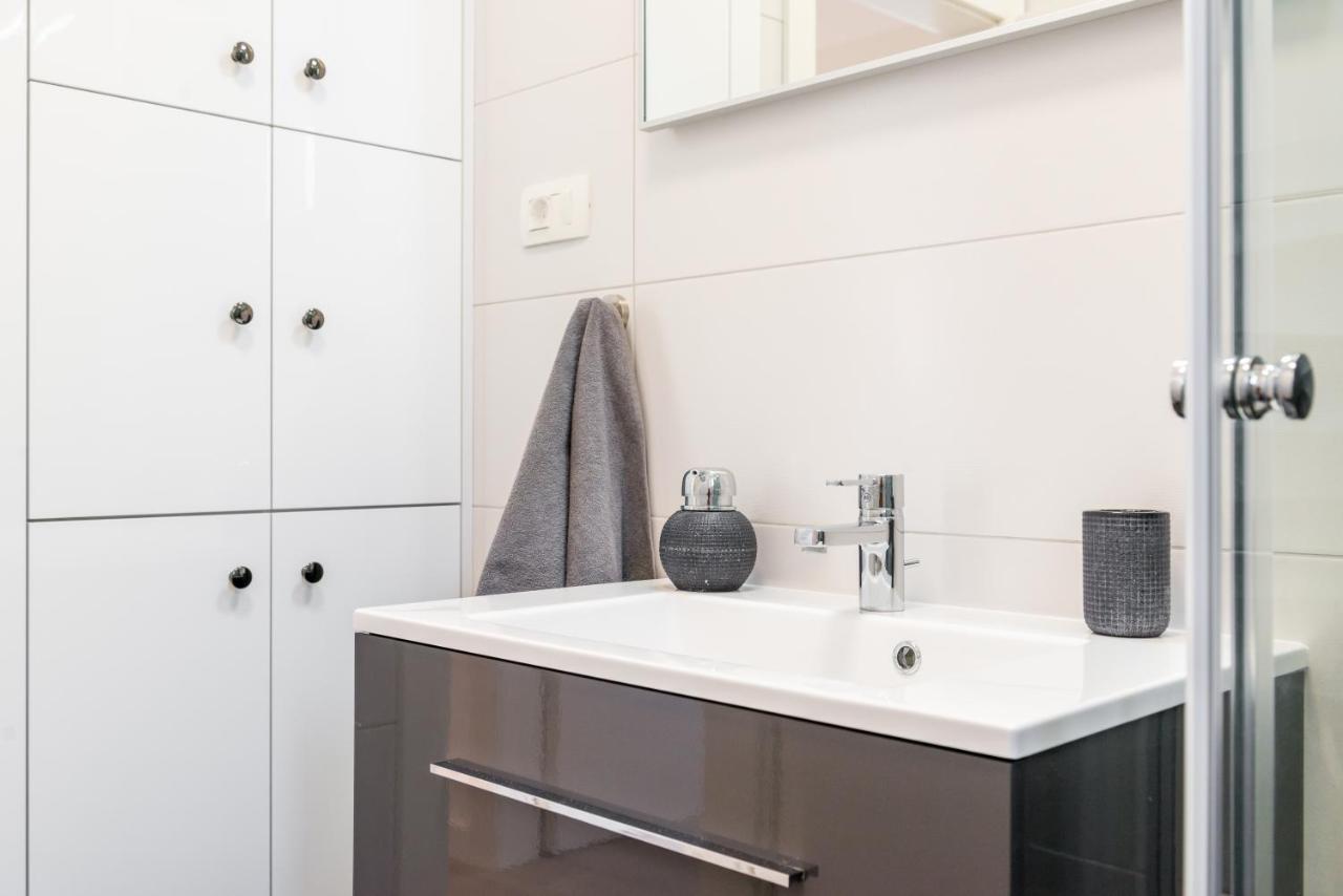 Ferienwohnung New, Private Heated Swimming Pool, Free Parking, Trogir Centar Exterior foto