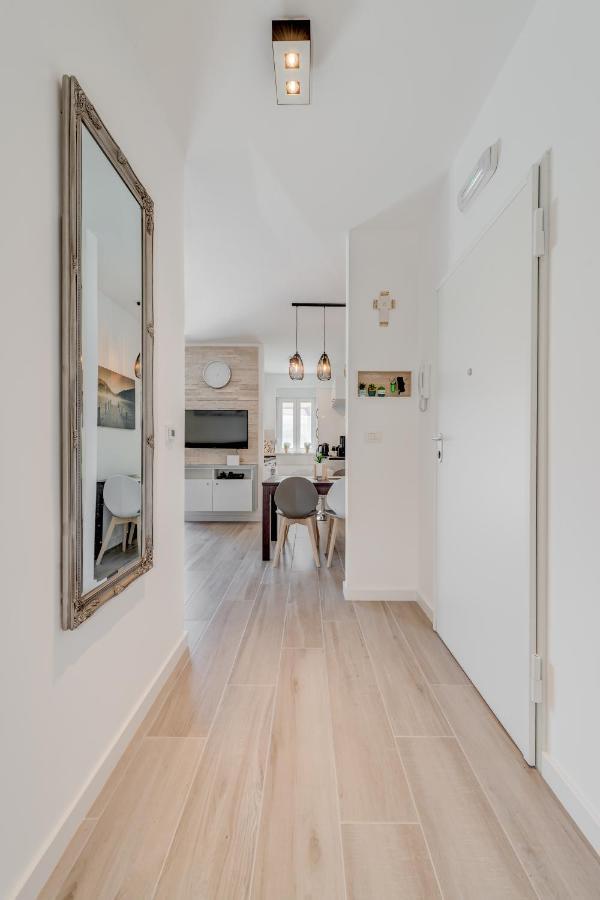 Ferienwohnung New, Private Heated Swimming Pool, Free Parking, Trogir Centar Exterior foto
