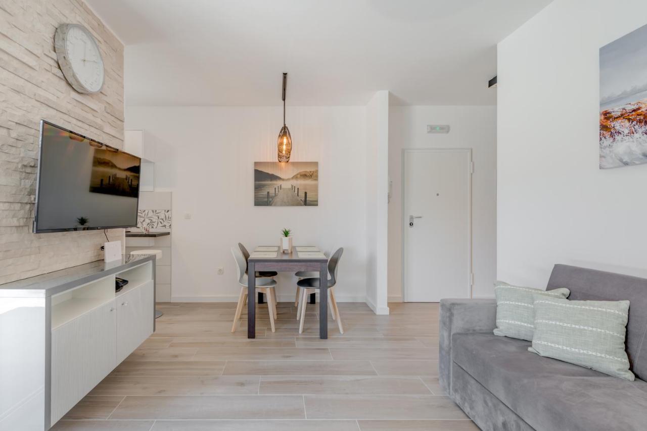 Ferienwohnung New, Private Heated Swimming Pool, Free Parking, Trogir Centar Exterior foto