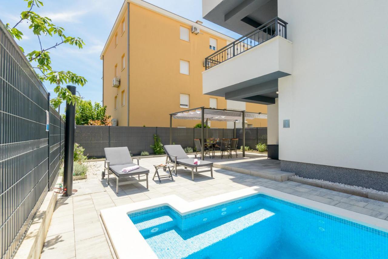 Ferienwohnung New, Private Heated Swimming Pool, Free Parking, Trogir Centar Exterior foto
