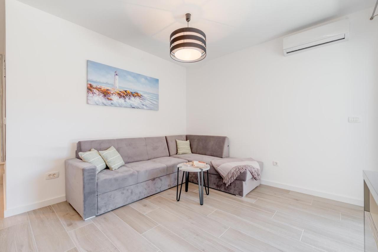 Ferienwohnung New, Private Heated Swimming Pool, Free Parking, Trogir Centar Exterior foto