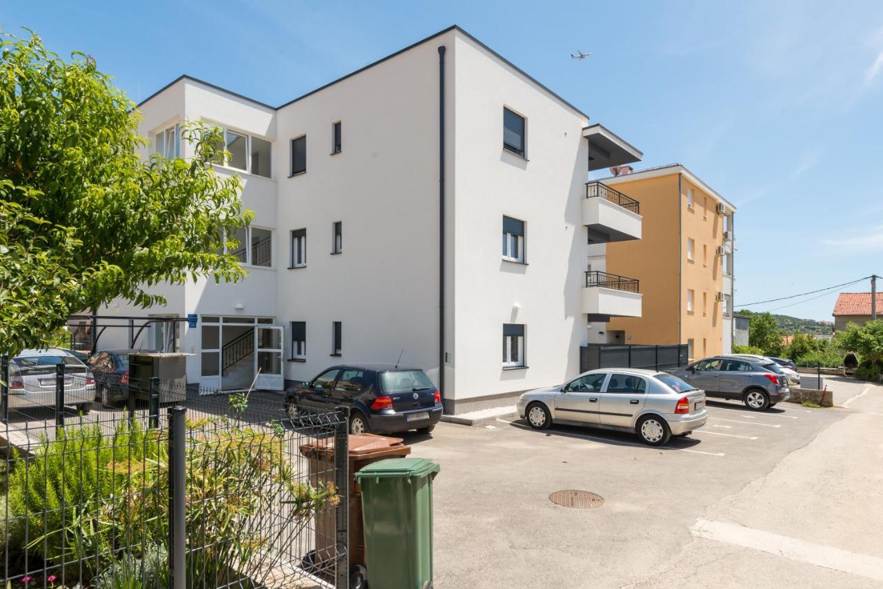 Ferienwohnung New, Private Heated Swimming Pool, Free Parking, Trogir Centar Exterior foto